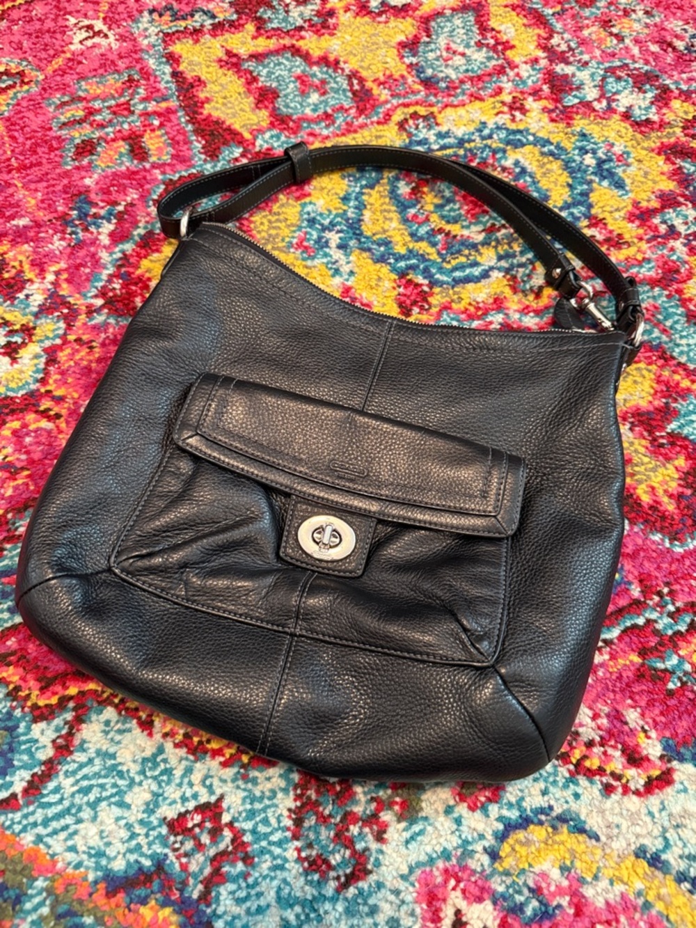 AUTH Coach 🖤Black Leather Shoulder Bag - Classic Everyday Tote!